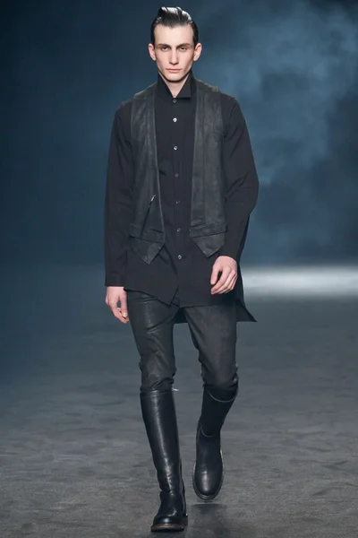 Look 30